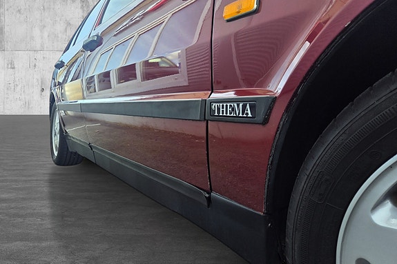 Lancia Thema 10 of 26