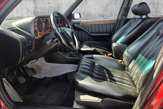 Lancia Thema 17 of 26