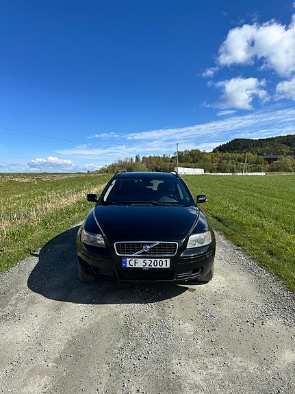 Volvo V50 2 of 16