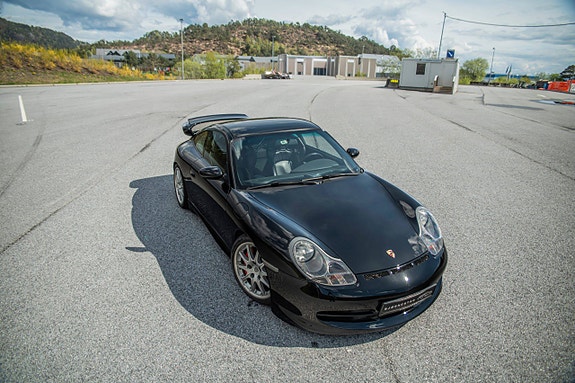 Porsche 911 4 of 5