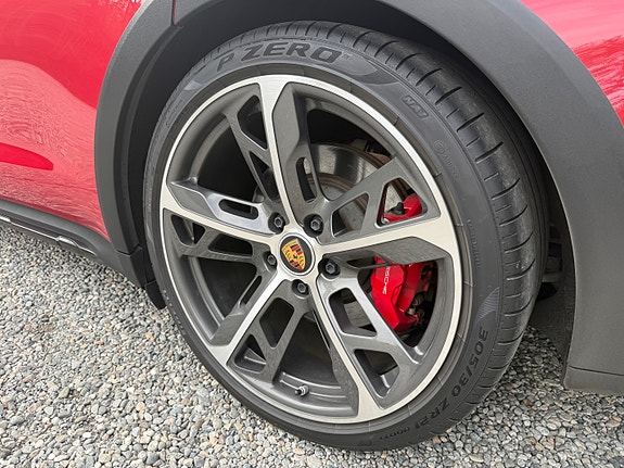 Porsche Taycan Cross Turismo 11 of 30
