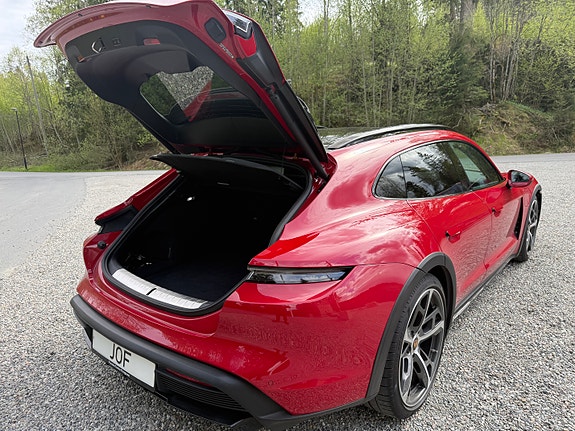 Porsche Taycan Cross Turismo 17 of 30
