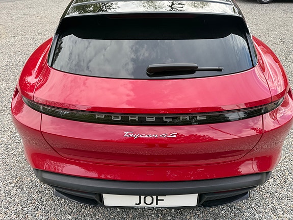 Porsche Taycan Cross Turismo 16 of 30