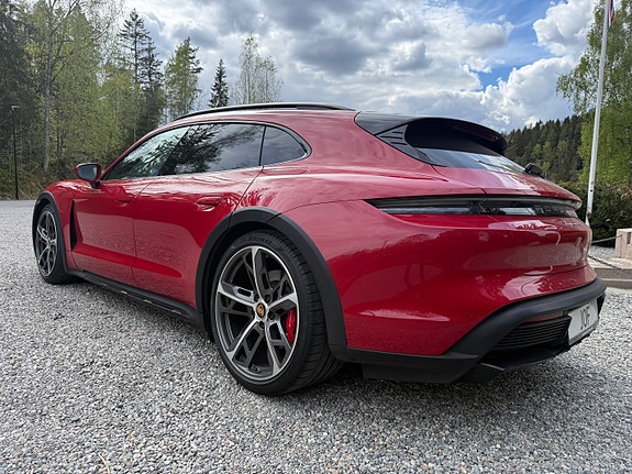 Porsche Taycan Cross Turismo 8 of 30