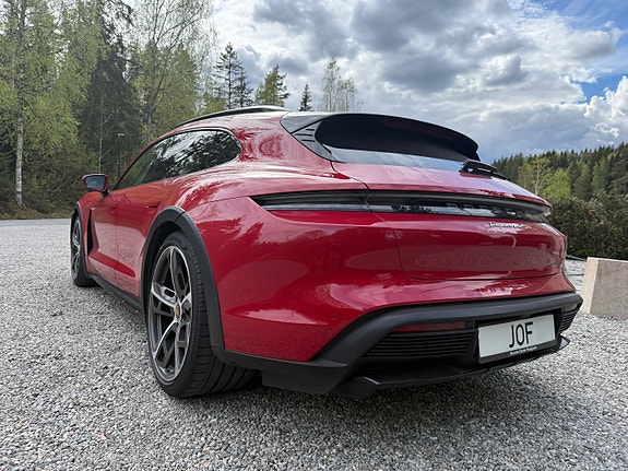 Porsche Taycan Cross Turismo 4 of 30