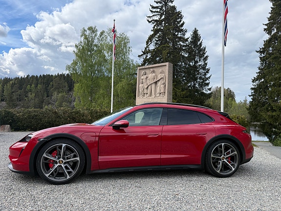 Porsche Taycan Cross Turismo 3 of 30
