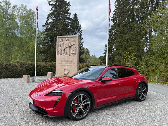 Porsche Taycan Cross Turismo 2 of 30