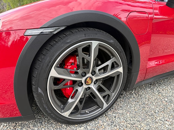 Porsche Taycan Cross Turismo 10 of 30