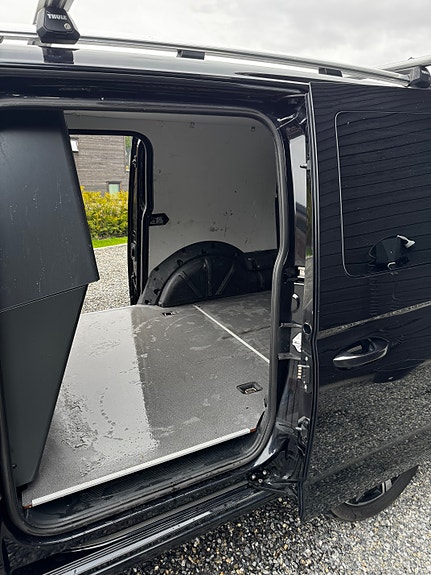 Volkswagen Caddy Maxi 4 of 11