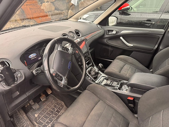 Ford S-MAX 7 of 13