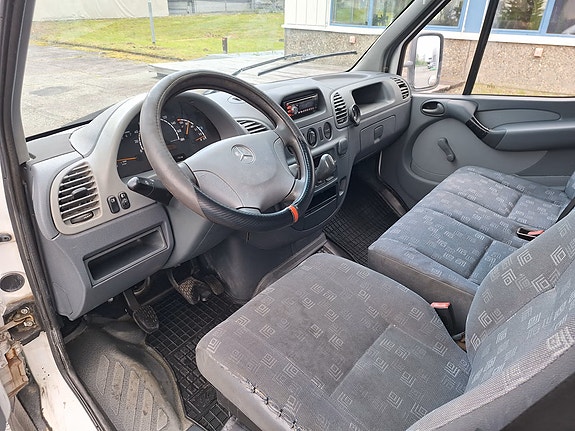 Mercedes-Benz Sprinter 9 of 30