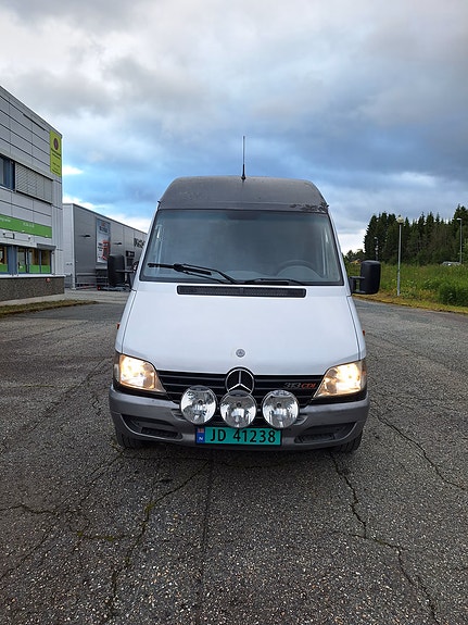 Mercedes-Benz Sprinter 2 of 30