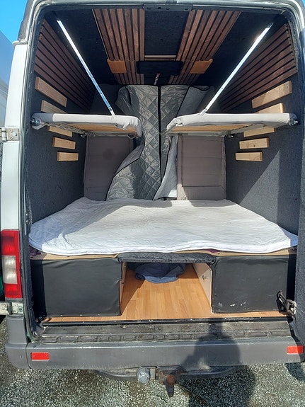 Mercedes-Benz Sprinter 27 of 30