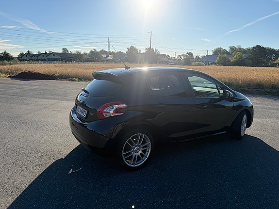 Peugeot 208 4 of 11
