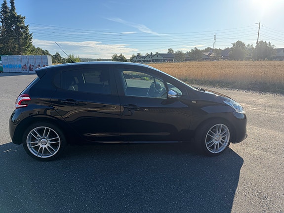 Peugeot 208 5 of 11
