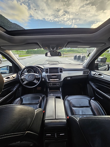 Mercedes-Benz ML250 4 of 4