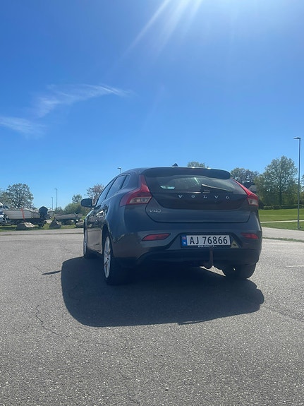 Volvo V40 4 of 5