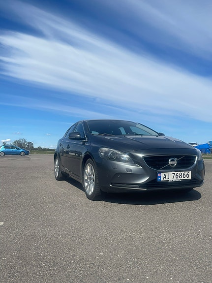 Volvo V40 3 of 5