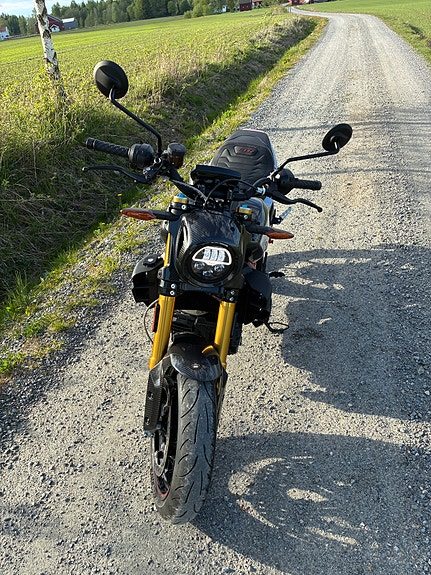 INDIAN FTR R Carbon 3 of 5