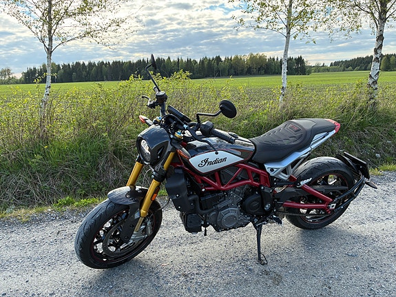 INDIAN FTR R Carbon 2 of 5