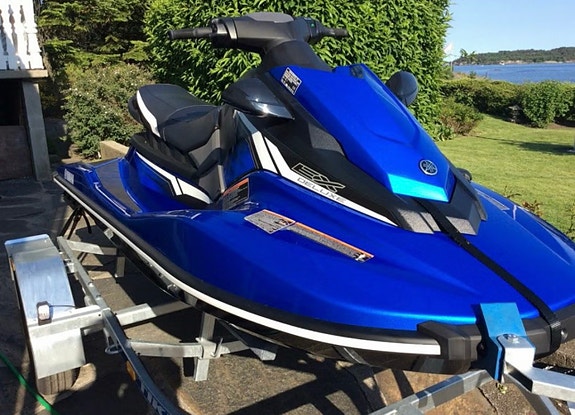Yamaha EX delux vannscooter m/ henger og docking selges 2 of 5