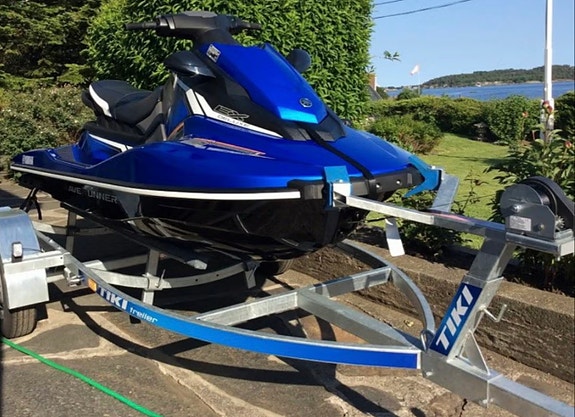 Yamaha EX delux vannscooter m/ henger og docking selges 3 of 5