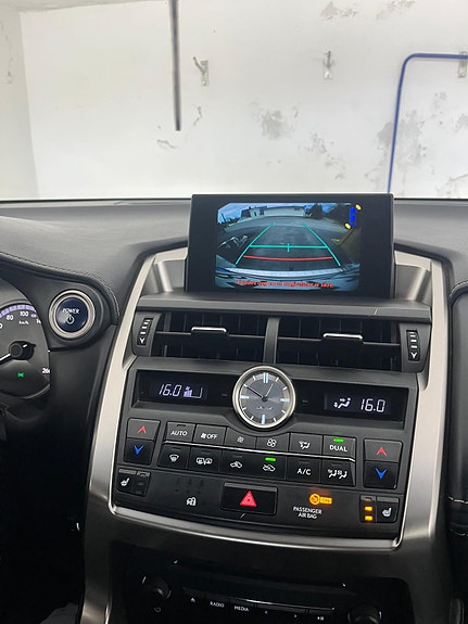 Lexus NX300h 13 of 30
