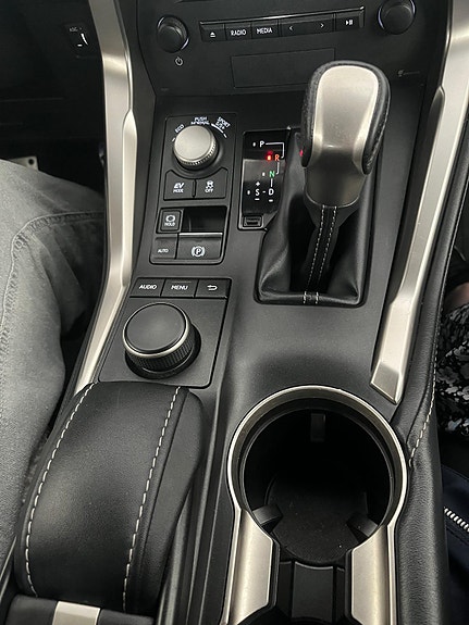 Lexus NX300h 16 of 30