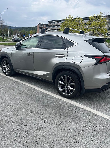 Lexus NX300h 3 of 30