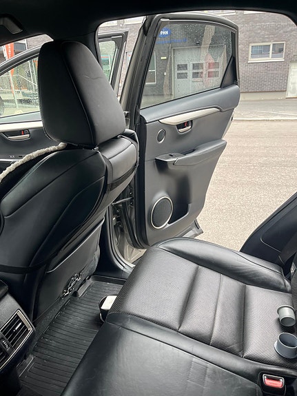 Lexus NX300h 29 of 30