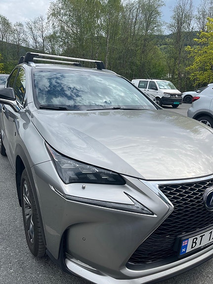 Lexus NX300h 4 of 30