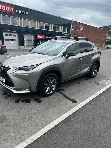 Lexus NX300h 7 of 30