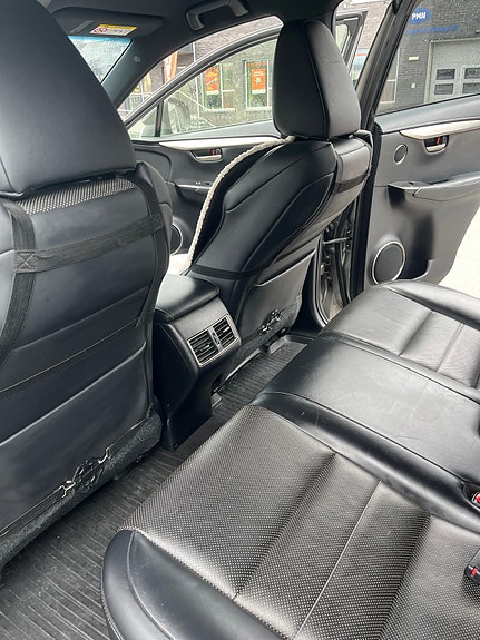 Lexus NX300h 28 of 30