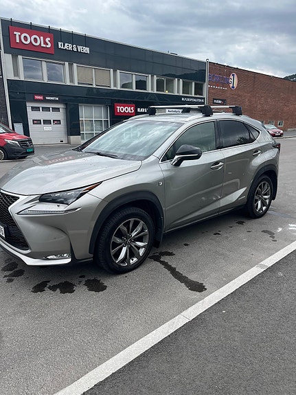Lexus NX300h 6 of 30