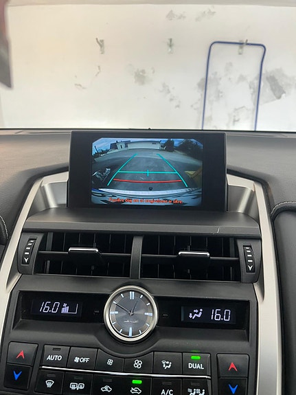 Lexus NX300h 14 of 30