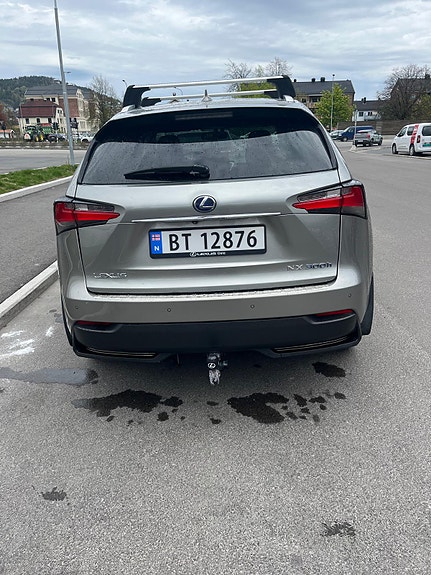Lexus NX300h 12 of 30