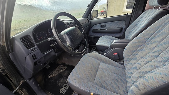 Toyota HiLux 5 of 15