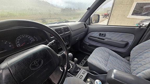 Toyota HiLux 6 of 15
