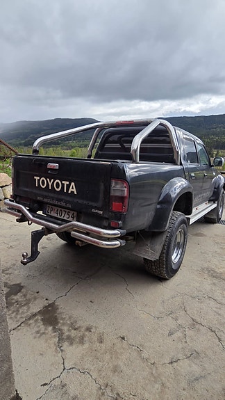 Toyota HiLux 4 of 15