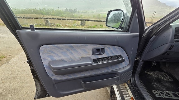 Toyota HiLux 8 of 15