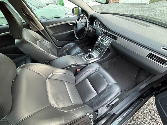 Volvo V70 16 of 25