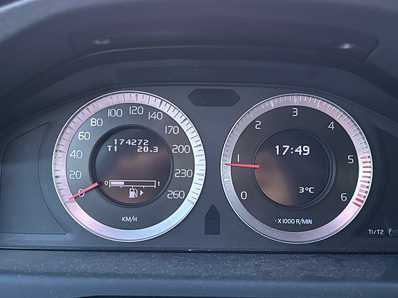 Volvo V70 11 of 25