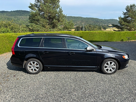 Volvo V70 3 of 25
