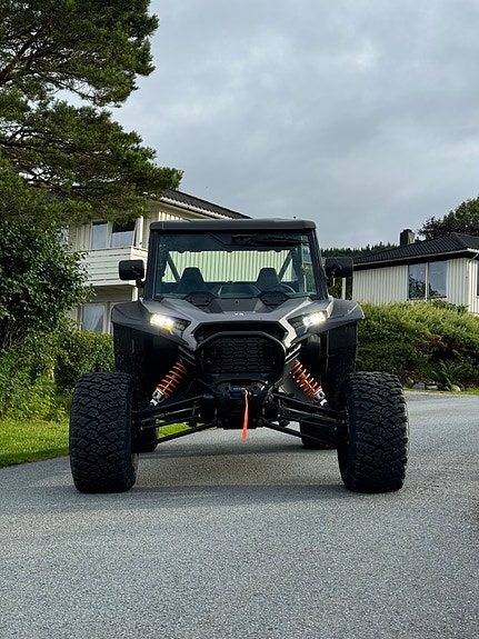 Polaris RZR XP 1000 4 of 4