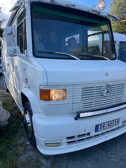 Mercedes-Benz Mercedes 811 2 of 16