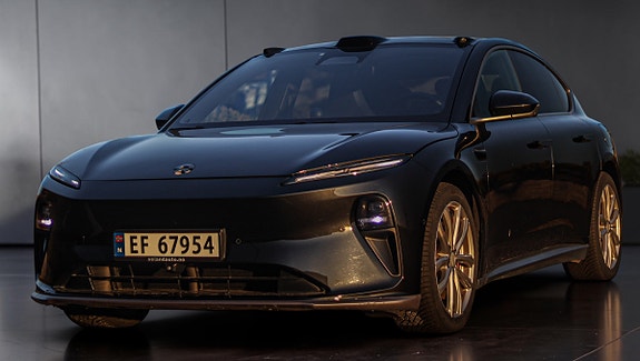 NIO ET5 2 of 5