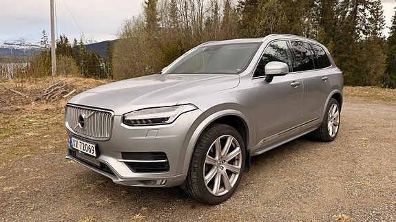 Volvo XC90 2 of 5