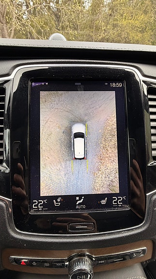 Volvo XC90 10 of 20