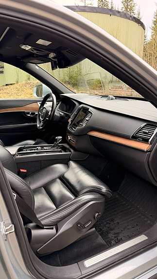 Volvo XC90 11 of 20