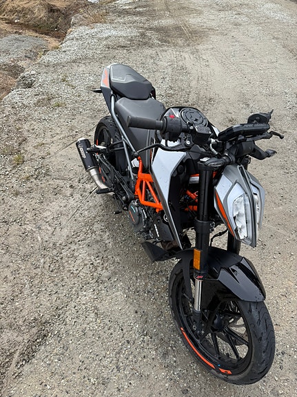 KTM 125 Duke 3 of 6